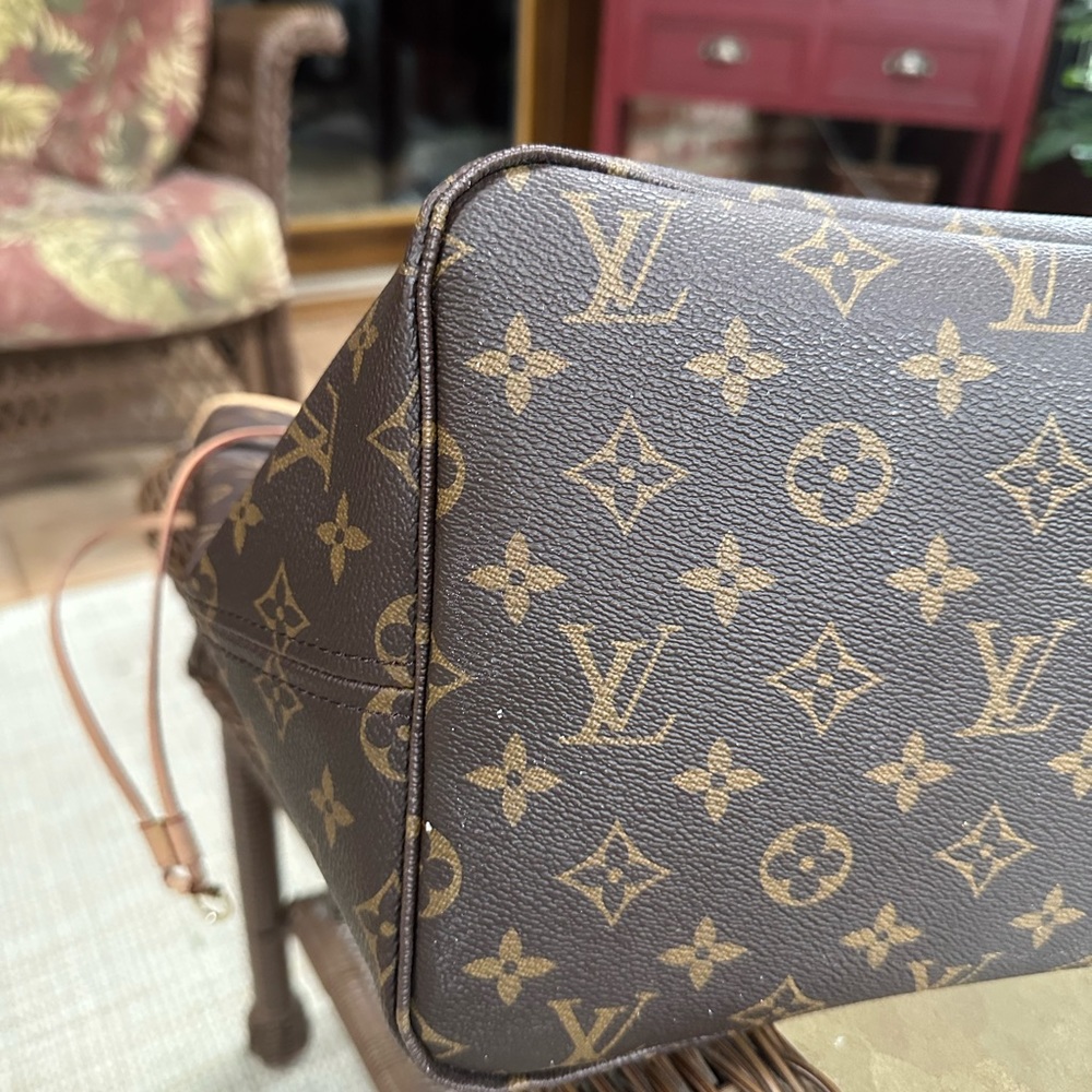 Authentic Louis Vuitton Neverfull GM.